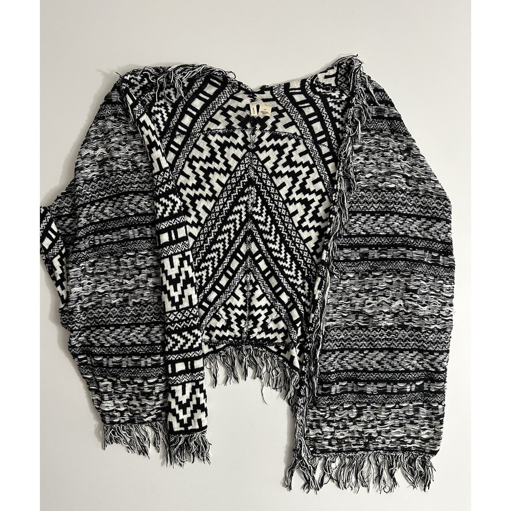Anthropologie Moth Black & White Geometric Poncho Shawl – One Size